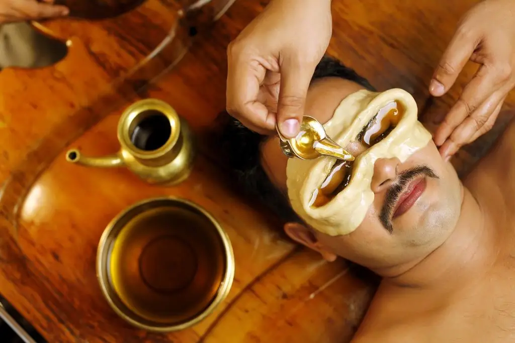 Padabyangam + Bidalakam / Foot Massage + Eye Pack